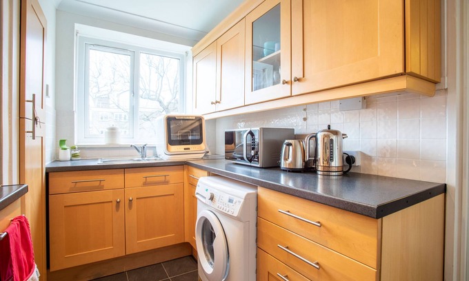 Putney Apartment | Pass the Keys | Putney Hidden Gem