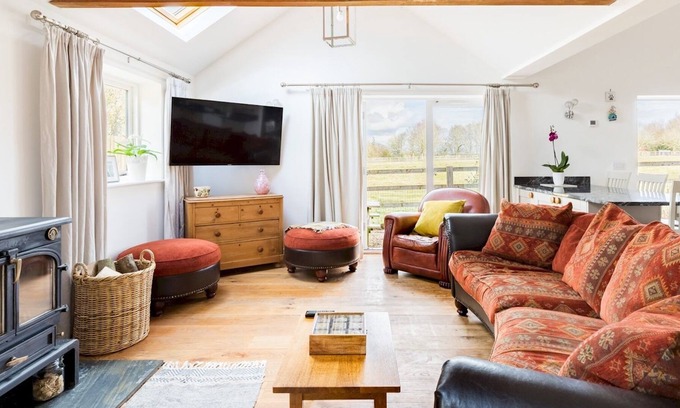 Warwick House | Pass the Keys | Quality Rural 2 Bed Cottage Retreat