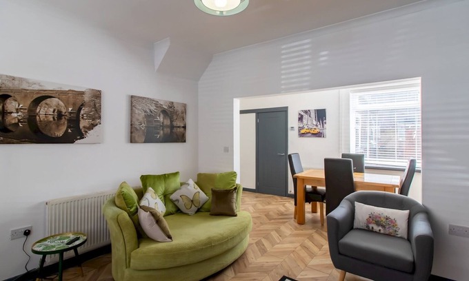 Ferryhill House | Pass the Keys | Renovated Home, Chilton | Dog Friendly | Sleeps 5