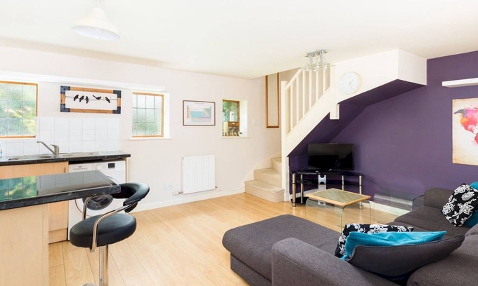 Leamington Spa House | Pass the Keys | Self Contained 1 Bed Coach House