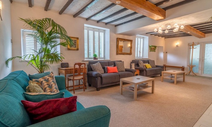 Giltbrook House | Pass the Keys | Serenity Cottage: A Cozy Retreat in Nottingham