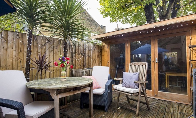 North Kensington House | Pass the Keys | Snoopys Themed London Home