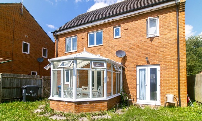 Hatfield House | Pass the Keys | Spacious 4-Bedroom Home | Prime Hatfield Location