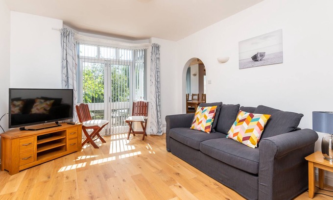 Heworth House | Pass the Keys | Spacious Family Home with Orchard