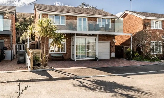 Ebford House | Pass the Keys | Stunning waterside retreat with estuary views