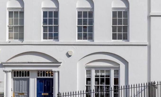 Shrewsbury House | Pass the Keys Stunning Georgian town house in the centre of town