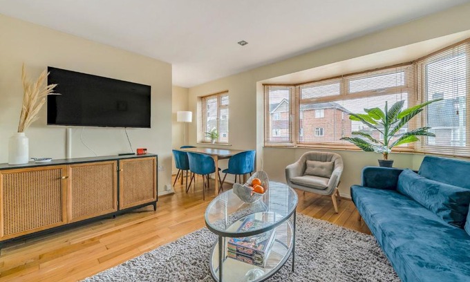 Headington Apartment | Pass the Keys Stylish 2BR Apartment Parking x 2 Oxford