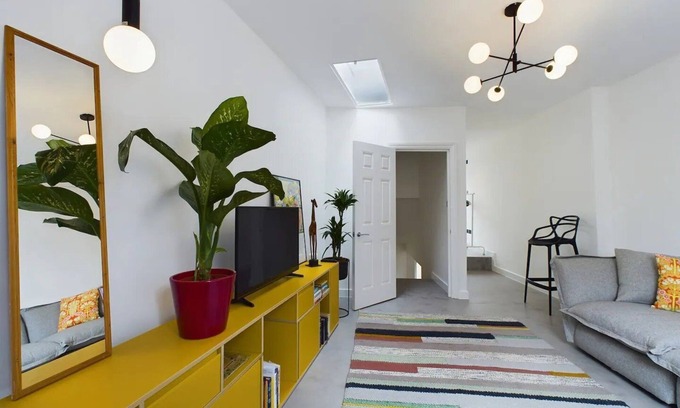 Victoria Apartment | Pass the Keys | Stylish and Modern 2Bed 2Bath Hackney Apartment