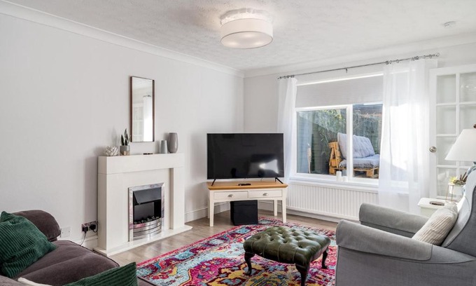 Hatfield House | Pass the Keys Stylish Cosy 3Bed Family Friendly Home in Hatfield