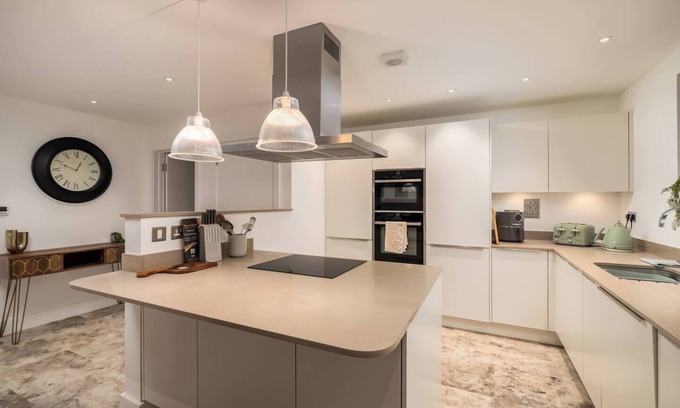 Welwyn Apartment | Pass the Keys | Stylish Modern Spacious 2 bed flat Sleeps 4