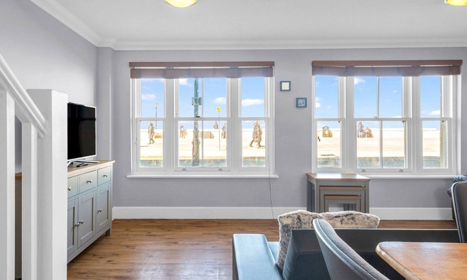 Herne Bay Apartment | Pass the Keys | Sunset Cottage Luxury Home On The Seafront