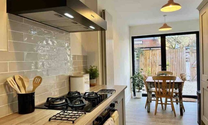 Trafford House | Pass the Keys | The Oaks