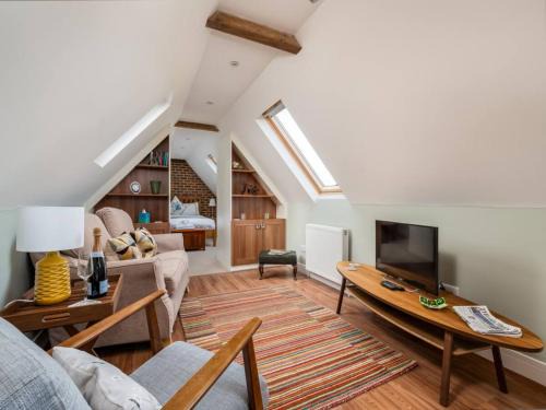 Little Missenden Apartment | Pass the Keys Tranquil Chilterns Farm Hideaway