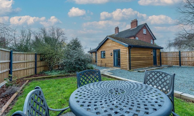 Shrewsbury House | Pass the Keys | Unique charming and peaceful countryside lodge