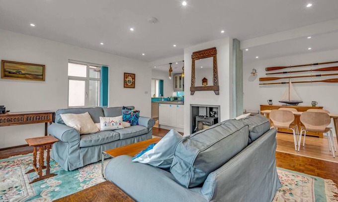 Swalecliffe House | Pass the Keys | Waders
