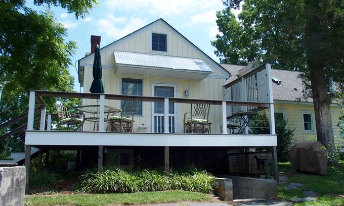 Macon Apartment | Pastoral farm setting in cozy space "The Rosalie" at Clover Hill Farm