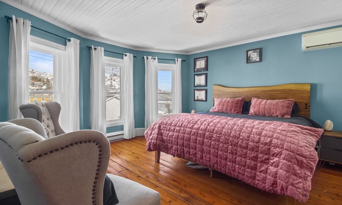 Petty Harbour House | Patey’s Port Inn | 3 Bd | Hot Tub | Driveway