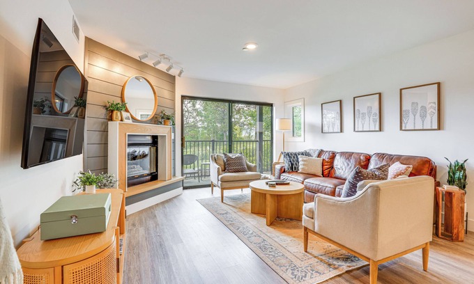 Frisco Condo | Patio & Dillon Reservoir Views: Chic Frisco Condo!