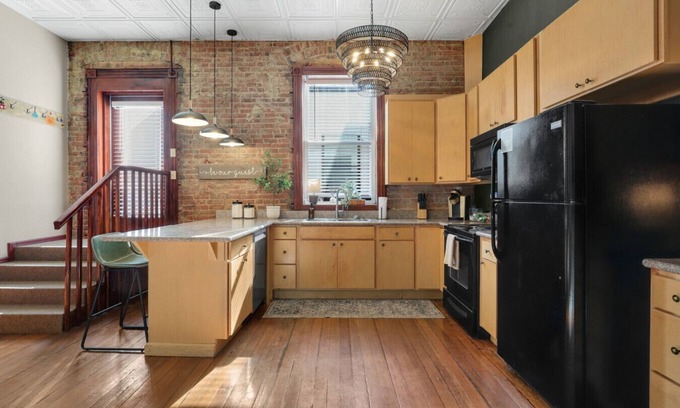 Great Falls Apartment | Patio/Fire Pit | In Unit Laundry | Downtown | Parking | King Bed