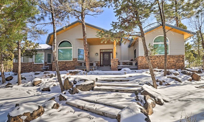 Sierra Pines House | Patio & Forest View: Peaceful Show Low Home