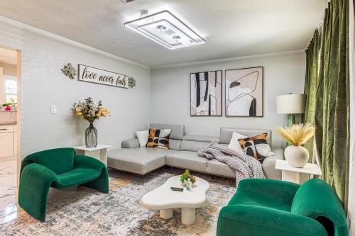 West Arlington House | Patio, Grill and Gym! Home 3 Mi to Lake Arlington
