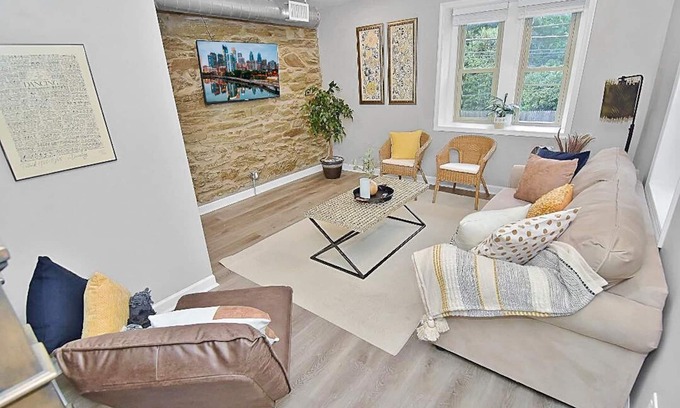 Chestnut Hill Apartment | Patio/Grill/Chestnut Hill/2 BR/1.5 BA