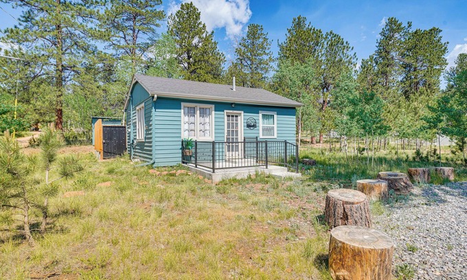 Bailey Cabin | Patio & Hot Tub: Cozy Cabin Retreat in Bailey!