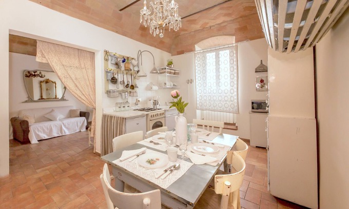 Spello Apartment | PATIO HOUSE balcony shabby chic home in Spello