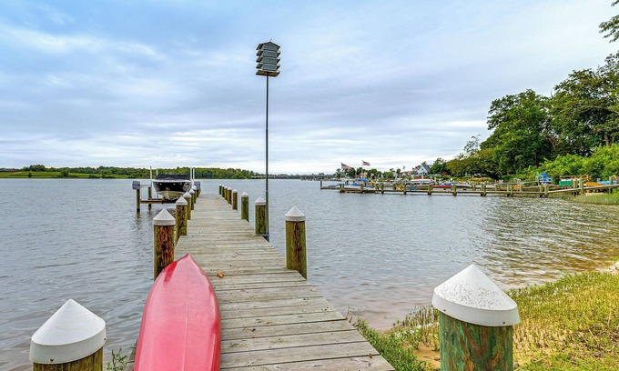 Earlville House | Patio & Water Views: Serene Bohemia River Escape!
