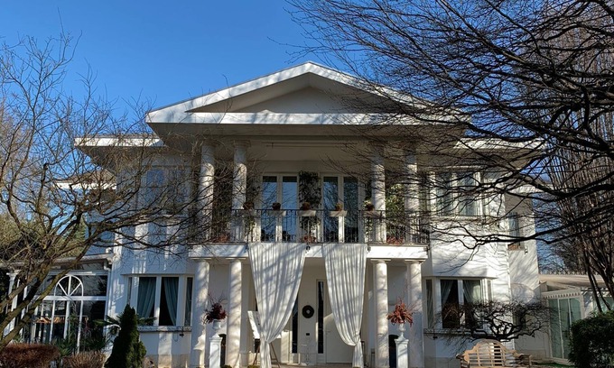 Castelletto di Momo Villa | Patrician villa Magnago (MI) Miami style.