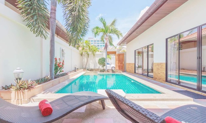 Pratumnak Hill House | Pattaya Crystal Pool Villa 41