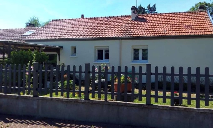 Amilly House | Paule's little house. Gîte* Amilly. Breakfast/romantic options