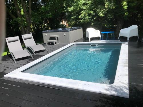 Sorbais House | PAUSE NATURE SORBAIS Gite de groupe avec Piscine, Spas, Sauna avec 8 chambres et 8 salles de bain, grande cuisine et grande salle de vie