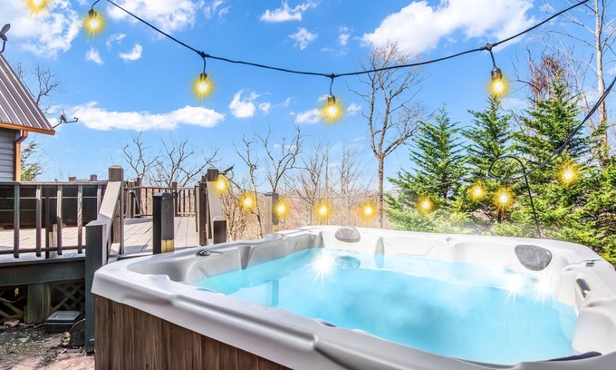 Ridges Over the Lake Ski Chalet | Paved Roads, Pickleball, Killer Views of Lake, Hot Tub