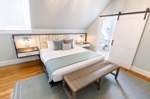 Historic Hill Bed & Breakfast | Paws on Pelham