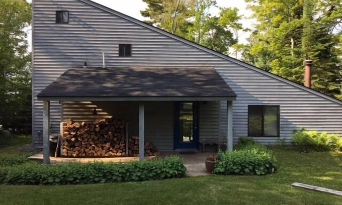 La Pointe House | Payne Cottage - Family Home with Lake Superior Access!