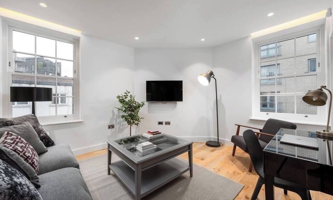 Notting Dale Apartment | PBC | Stylish One Bedroom Apartment in Shoreditch (NS2)