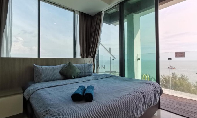 Kampung Bahasa Kapor Apartment | PD D'Wharf Duplex 3BR - Full Seaview (Up To 12 Pax)