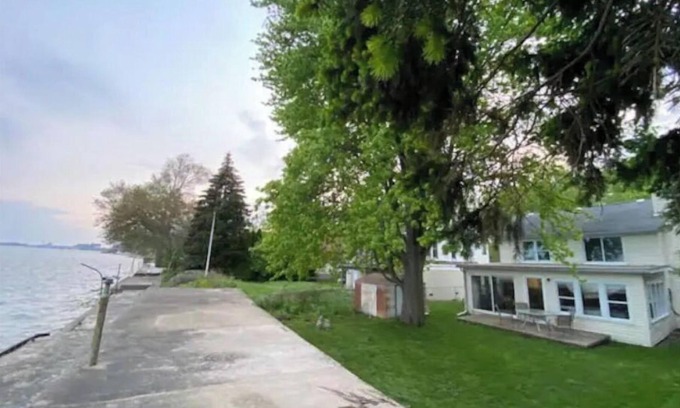 Estral Beach Cottage | Peaceful Lakefront Living – 3-BR Home with Breathtaking Views; Pet & Smoke-Free