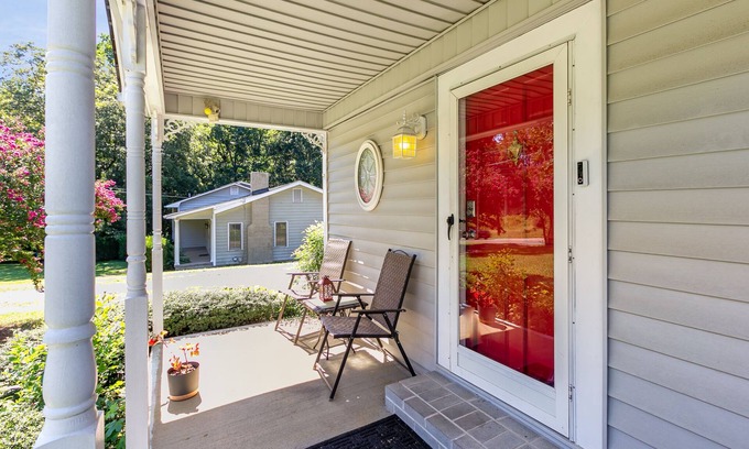 Sunset Road House | Peace and Harmony Stay in the Queen City!