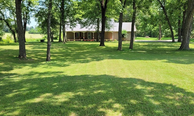 Salado House | Peace and privacy abound. Sit and watch the wildlife
