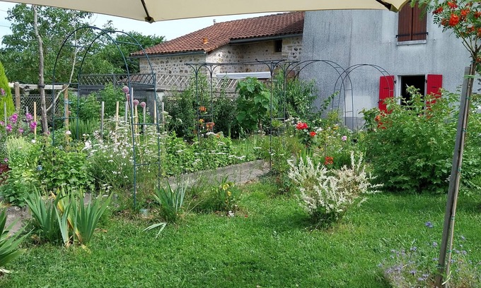 Suaux Cottage | Peace and quiet for this country gîte
