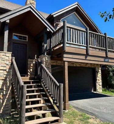 Pole Creek House | Peace and Quiet in the mountains