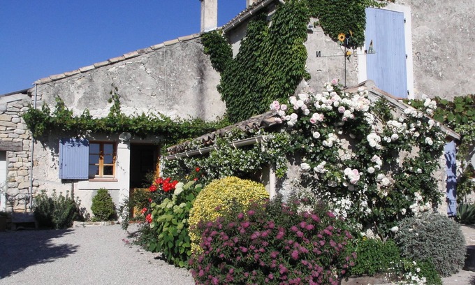 Vaison-la-Romaine Cottage | Peace and tranquility for 2 in the heart of Provence.