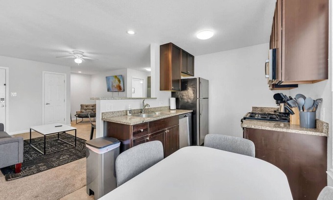 West University House | Peace & Central Location