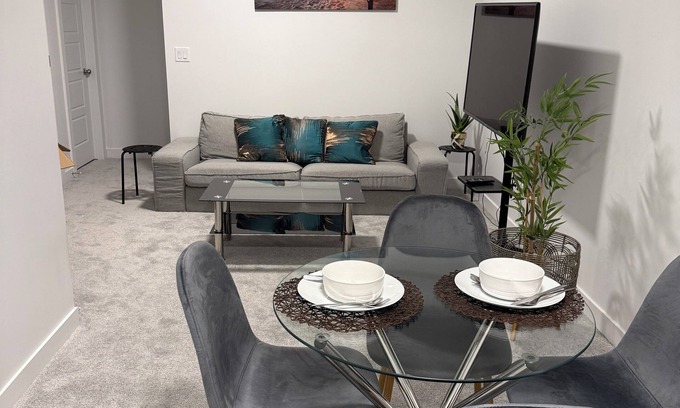West Edmonton Apartment | Peace Haven. Cozy, lovely home away from home (Basement).