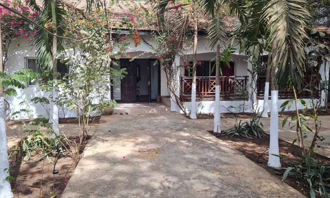 Gunjur House | Peace House in Gunjur, Style and Comfort, Just off Gunjur Highway
