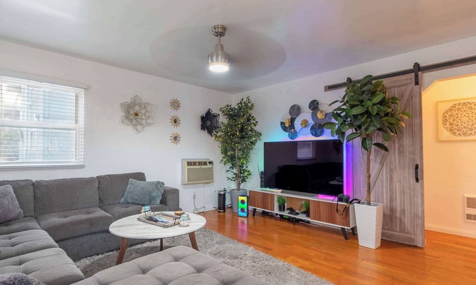 Pacific Beach House | Peace in PB by Cardo