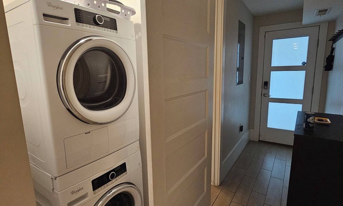 Le Droit Park Apartment | Peace in the City - Pet friendly