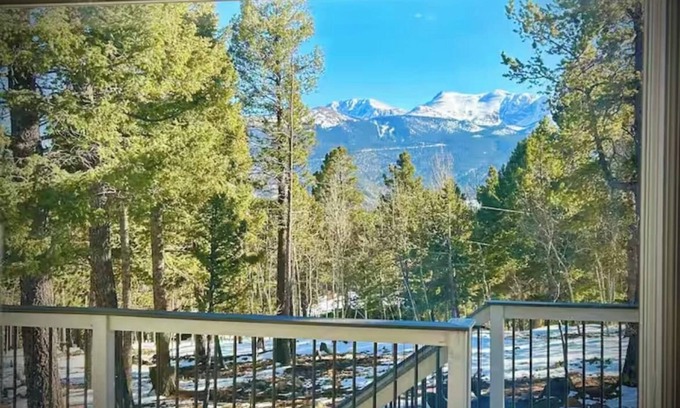 Woodland Park House | Peace in the Pines ,Hot Tub & Pikes Peak Views
